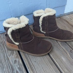 UGG AUSTRALIA ANKLE BOOTS